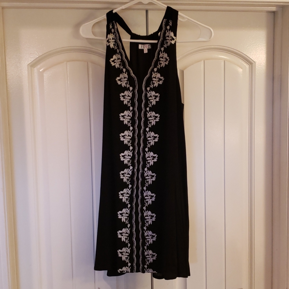TCEC black and white dress size Small